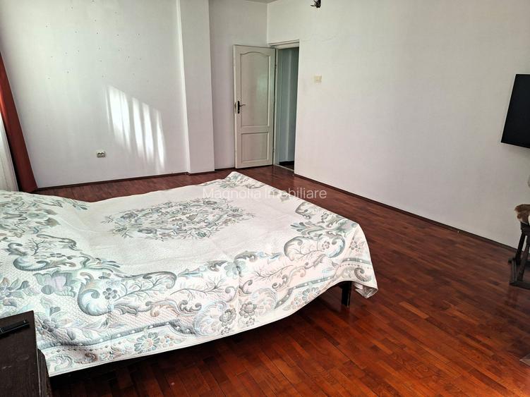 Vilă cu 10 camere, destinație rezidențială / birouri / centru - comision 0%! - 18