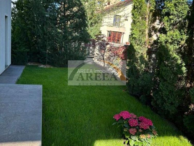 Vila lux de vanzare in cel mai dorit complex din Erou Iancu Nicolae-locatie rara - 44