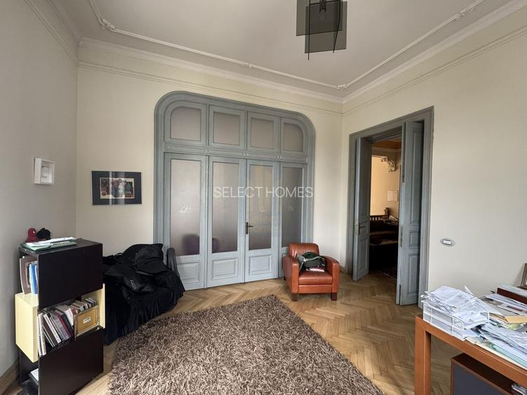 Vila istorica de vanzare in zona *Unirii* | 21 camere | curte, garaj - 19