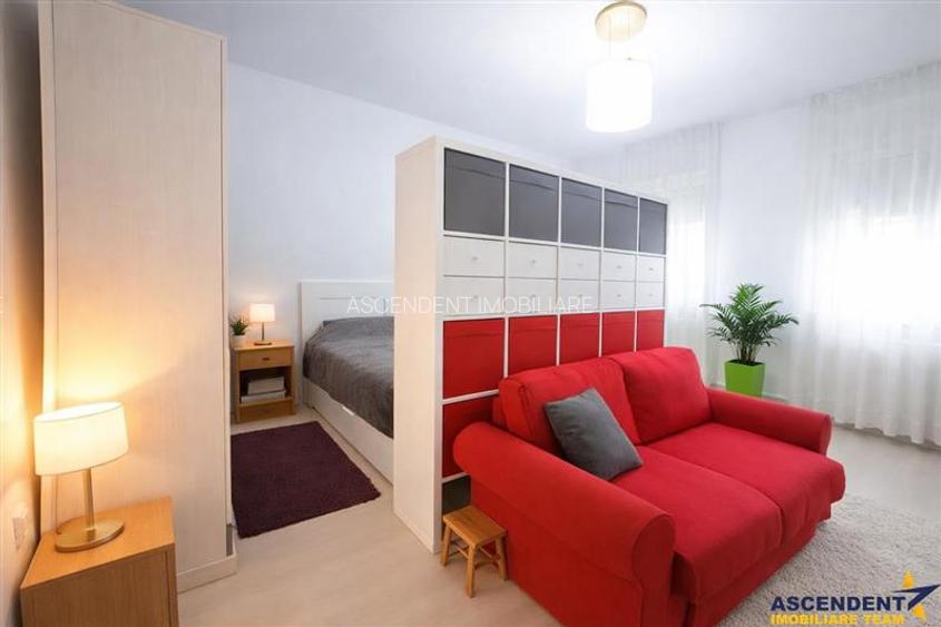 Casa situata central, cu un echilibru remarcabil intre traditie si design contem - 4