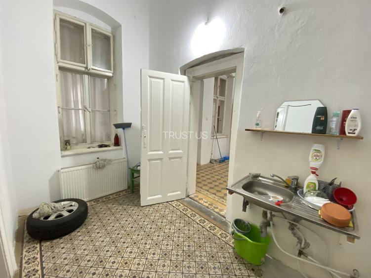 Comision 0%, Caldire Istorica, 5 Camere, Etaj 1, Piata Roamnilor, Traian - 9