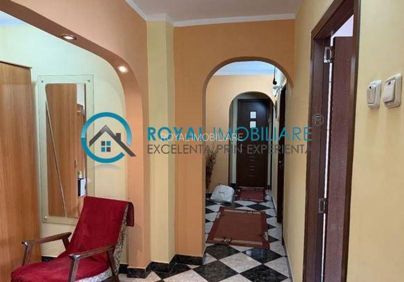 Royal Imobiliare - Vanzare apartament 4 camere zona 9 Mai - 12