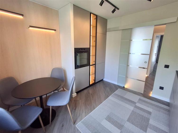 Apartament de LUX 2 camere decomandat pivnita zona Strand