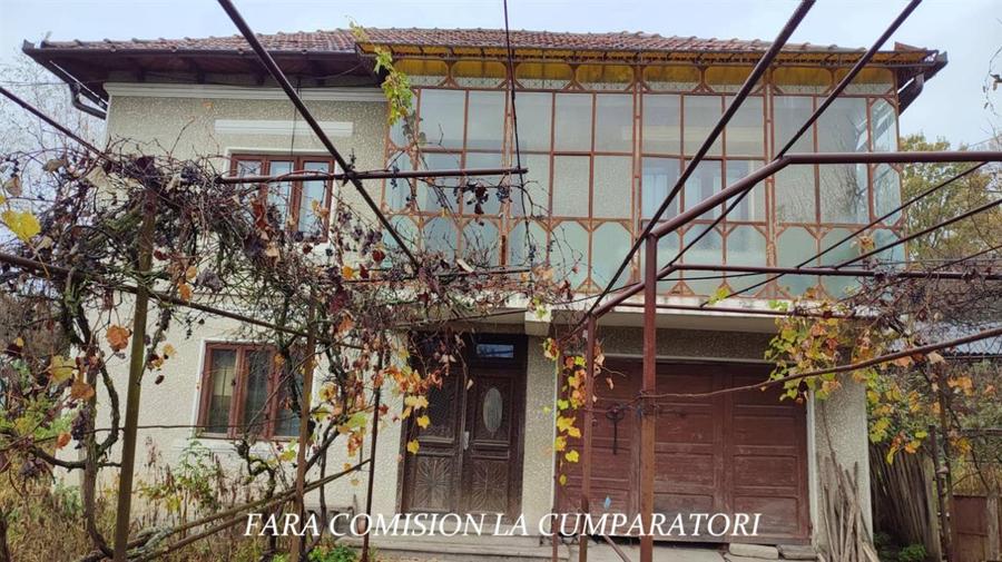 CASA CU TEREN 1730 MP UTILITATI RACORDATE