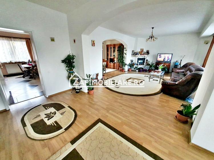 Casa 6 camere, 295 mp.utili, 1.000 mp teren, cartier Unirii - 2