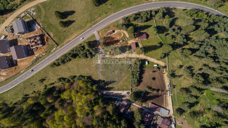Poiana Brașov | teren cu panoramă largă către munți - 10