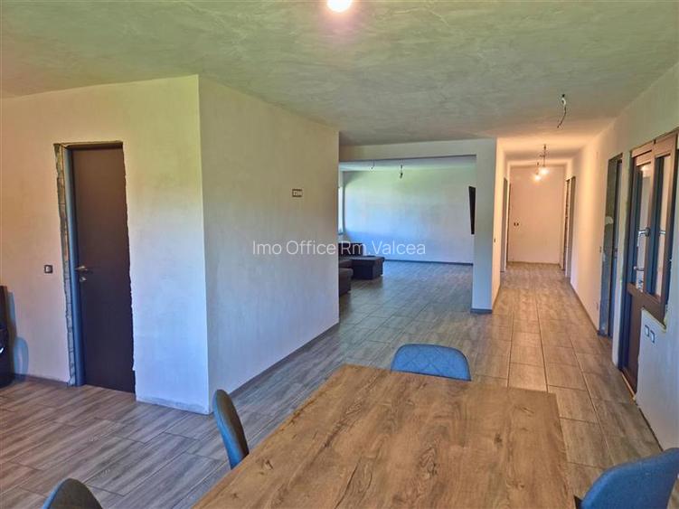 CASA PE PARTER IN BUJORENI - LINISTE, CURTE SI VEDERE SPRE VF. COZIA - 6