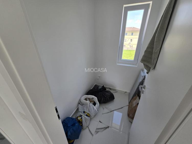 Nou. Disponibil imediat. Decomandat. Etaj intermediar. - 11