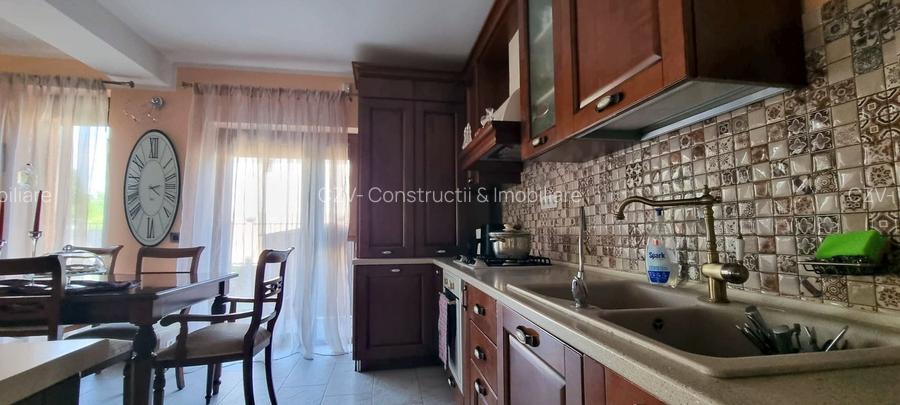 Vila la cheie cu grădină- sector 5 - 12