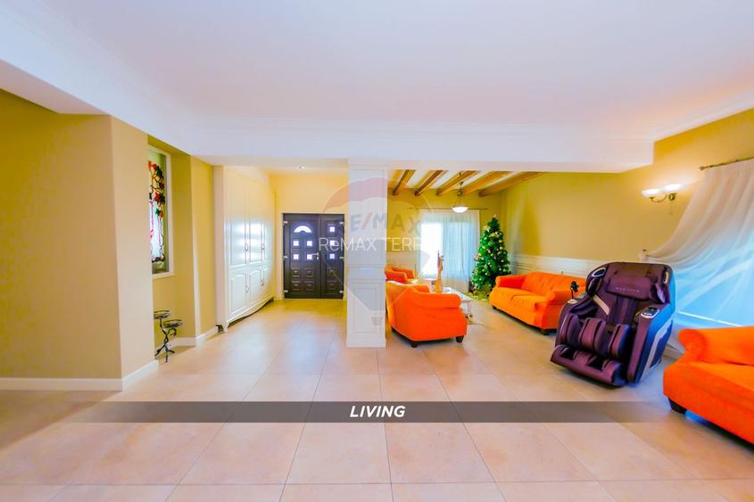 DE VANZARE Casa de Familie cu Piscina si Mult Spatiu Exterior - 2