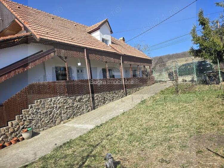 Casă spațioasă cu teren generos de 1000 mp in Dambul Rotund - 2