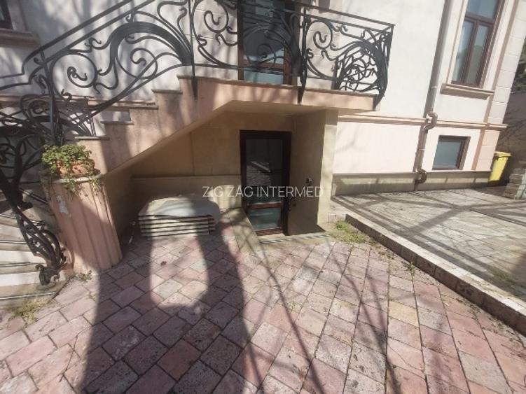 Ultracentral - cladire emblematica D+P+1+M, 430 mp., curte 200  mp. - 3