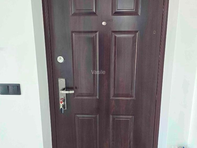 Vând apartament 3 camere, garaj - 9