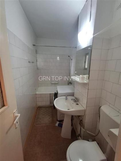 Apartament 3 camere decomandat si balcon Vasile Aaron - 10