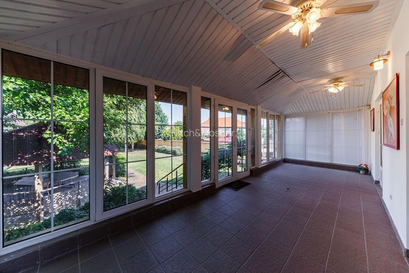 Vilă cu spatii largi, curte generoasă - 33