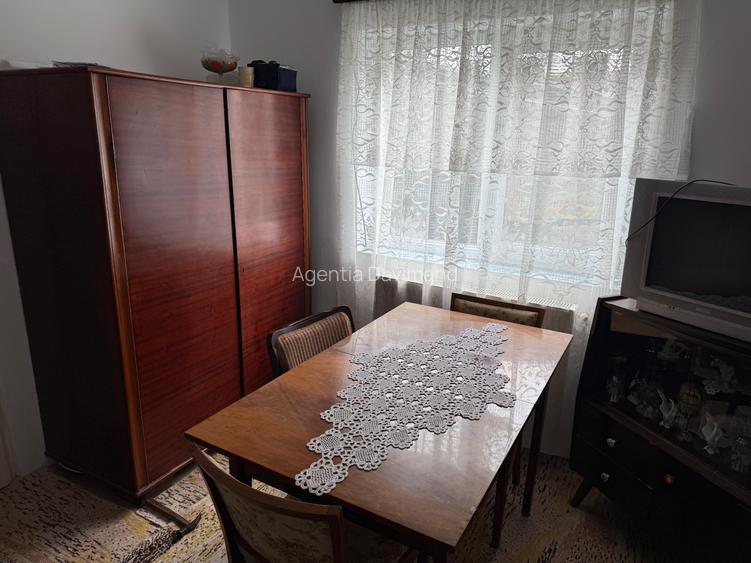 Casa 100 mp  + teren =141 mp . - 5