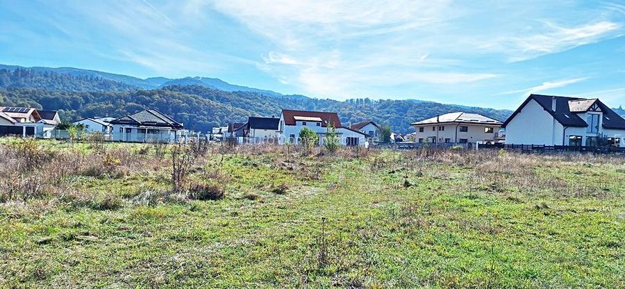 Intrare in Rasnov dinspre Brasov, zona de case noi, teren de 1976mp,  80 euro/mp - 9