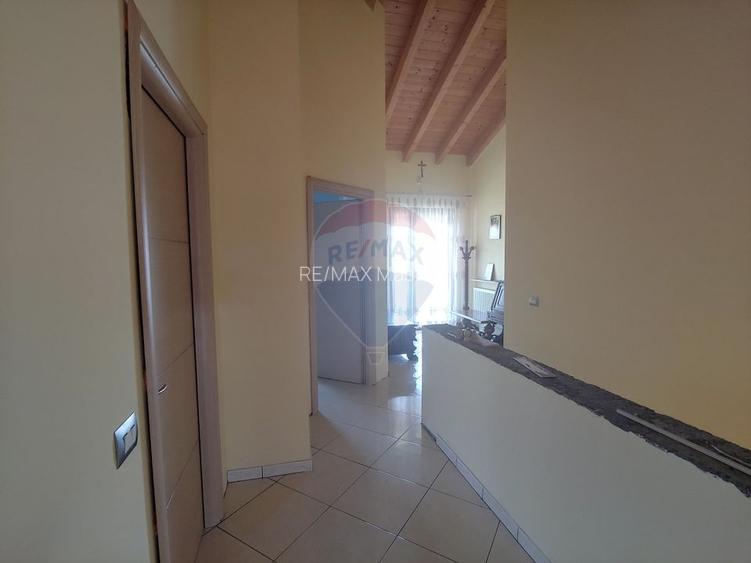 Casă / Vilă de lux cu 5 camere de vânzare în Vadu Moldovei, Suceava - 38