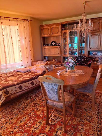 Casa-Vila ultrafinisata in regim D+P+E cu toate utilitatile cu 900 mp,teren - 10