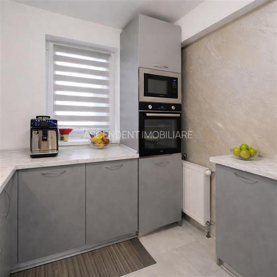 TUR 3D! Decomandat,mobilat,accesorizat, balcon,spatii depozitare,loc parcare, Gr - 3