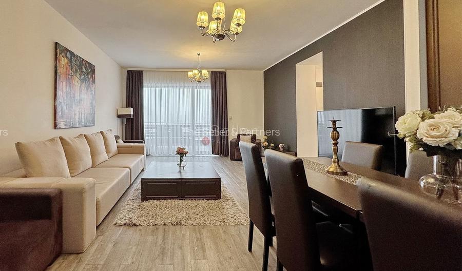 Priveliste spre masivul Postavarul - 3