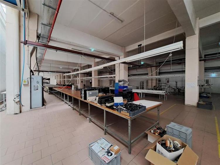 Spatiu industrial, Birouri, 3290 mp utili, situat in cartierul Iris!