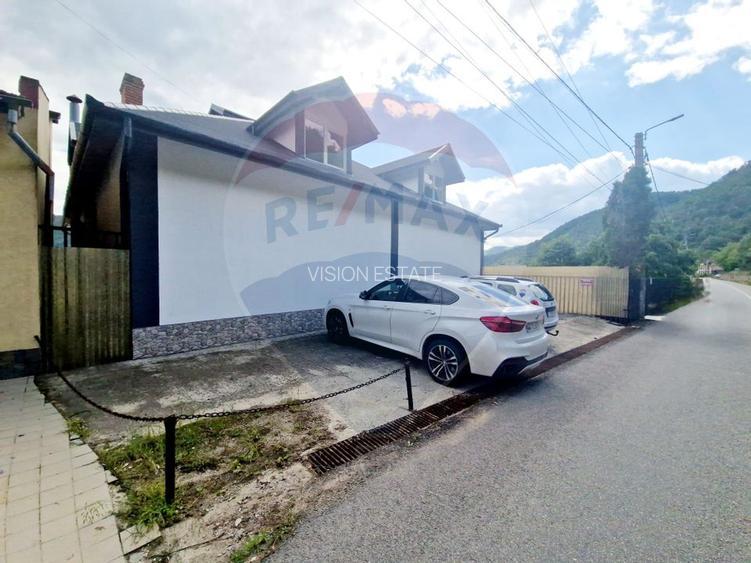 Pensiune Eselnita / 16 camere / Teren - 1448 mp / Ponton - 41