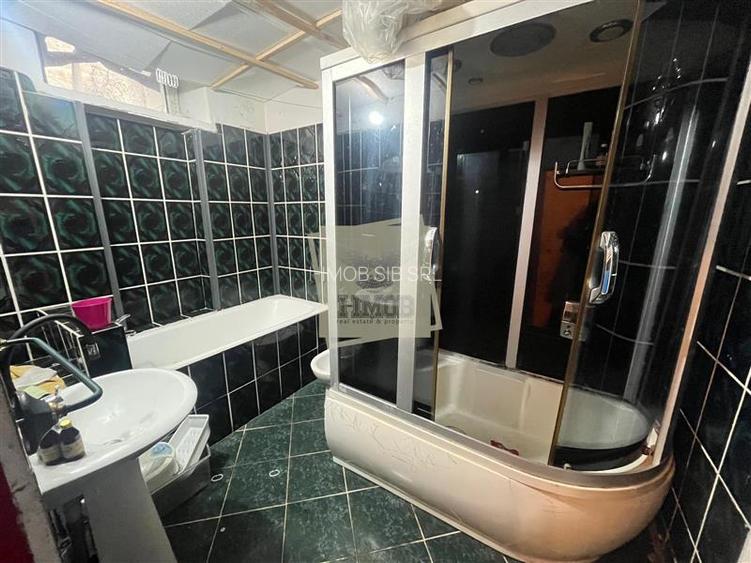 Apartament cu 4 camere 2 bai si balcon in zona Ultracentrala - 12