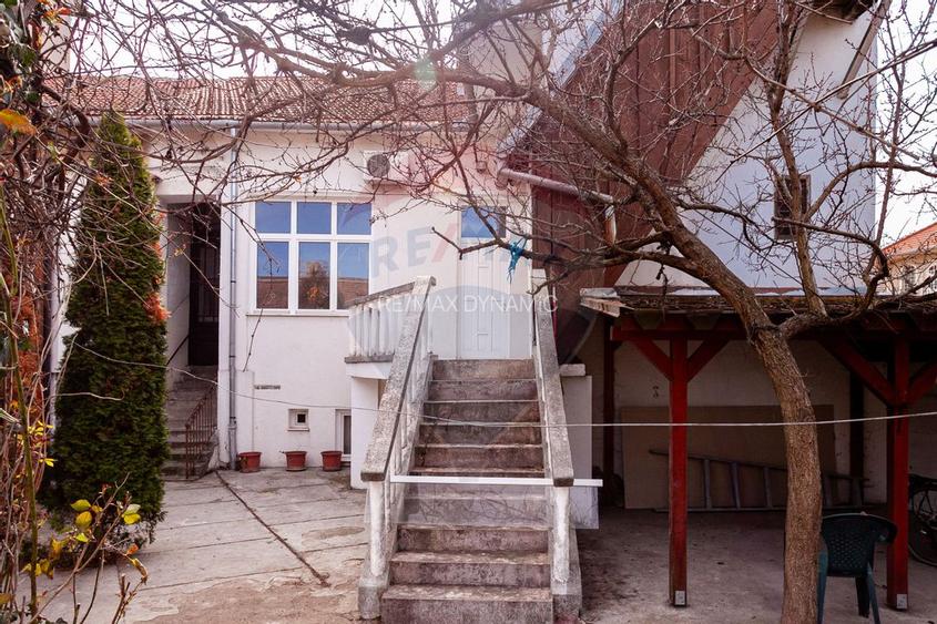 Apartament 4 camere spațioase,  curte,  zona Piata Catedralei - 11