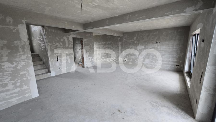 Duplex de vanzare 450mp teren liber 4 camere 2 bai 2 parcari Selimbar - 3