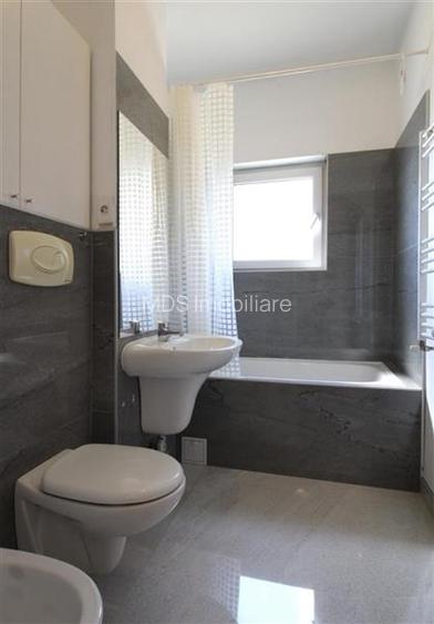 Mobilat si utilat la et 2 cu loc de parcare inclus - 2