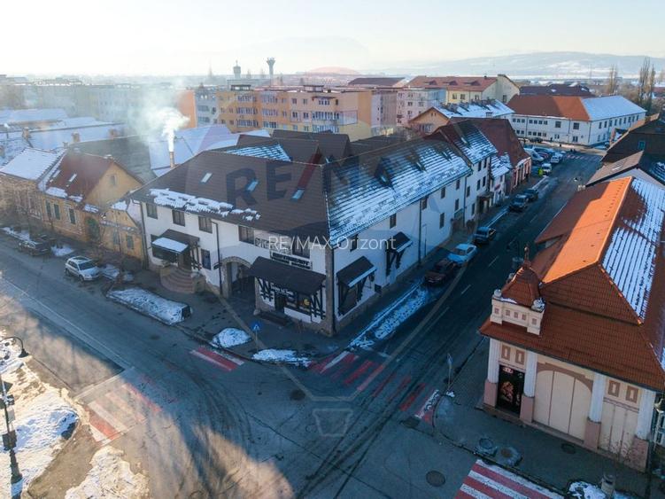 Pensiune cu restaurant și spații comerciale, central Râșnov - 3