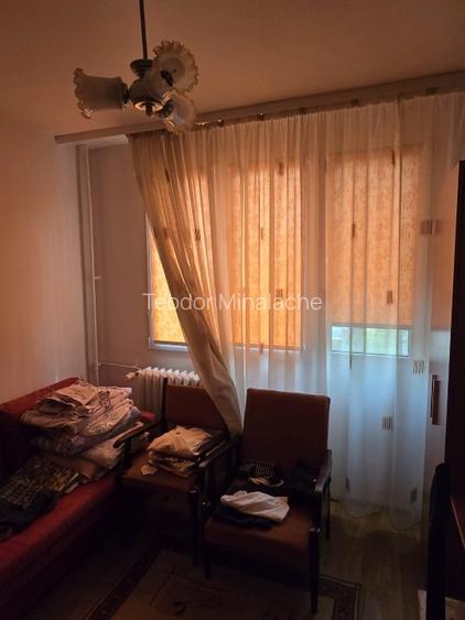 Proprietar vand apartament 3 camere decomandat etaj 1 Rahova str. Garoafei - 3