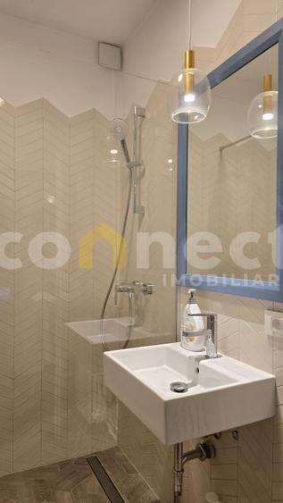Apartament de închiriat | 4 camere, 2 băi | Central, zona UMF