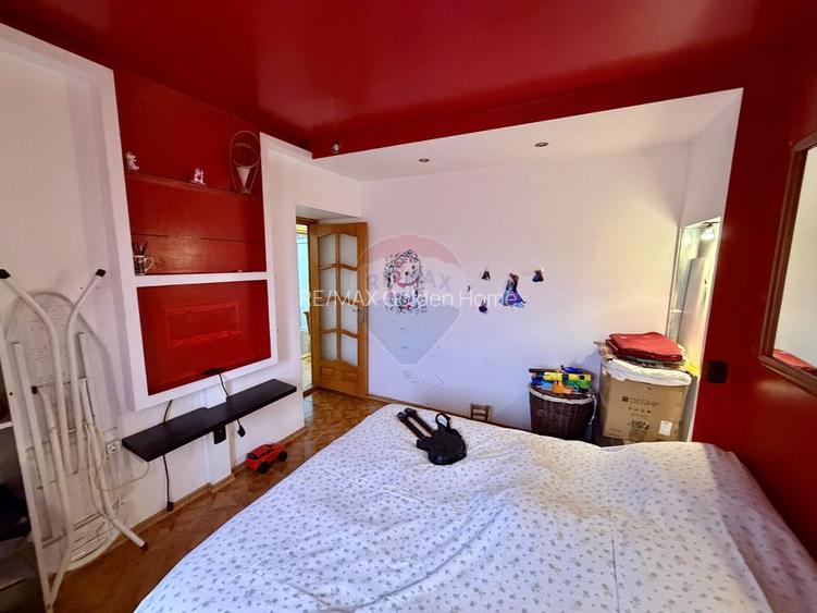 Apartament cu 4 camere de vânzare pe Strada Longinescu - 13