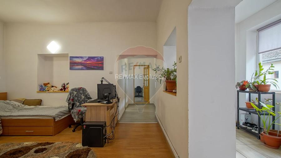 Casa spatioasa cu teren generos, in zona centrala a Sacelelor - 4