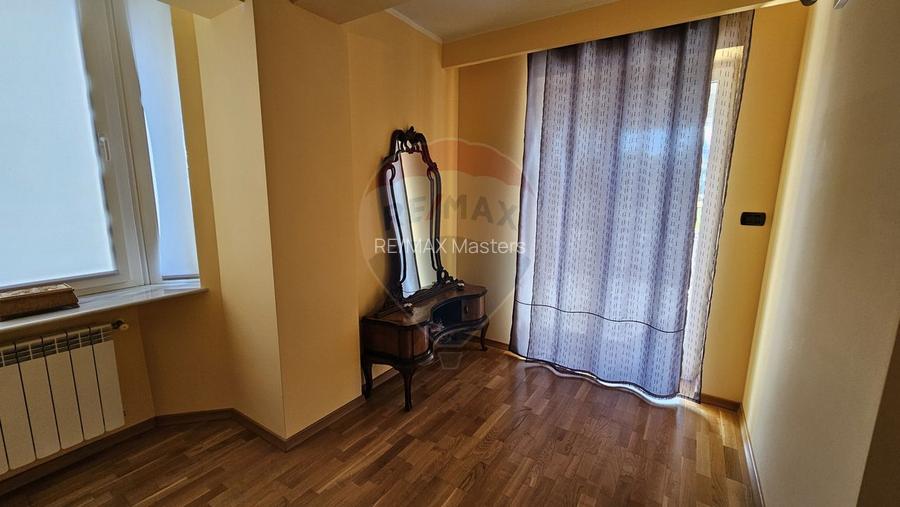 Casă / Vilă de lux cu 8 camere de vânzare in Obcini, Suceava - 32