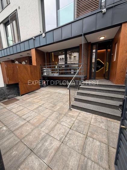Piata Victoriei - 1 Mai – Birouri -suprafata 310 mp – pret 4500 euro - 2