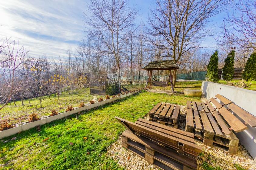 VILA DE LOCUIT/AFACERE CU TEREN GENEROS, DE VANZARE - 49