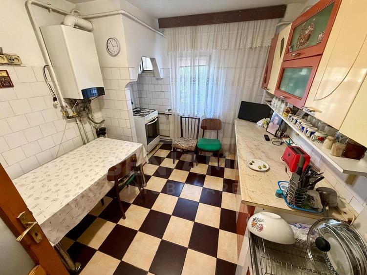 4 camere decomandate - Craiovita Noua - etaj 2 cu 2 bai - bloc 1982 -
