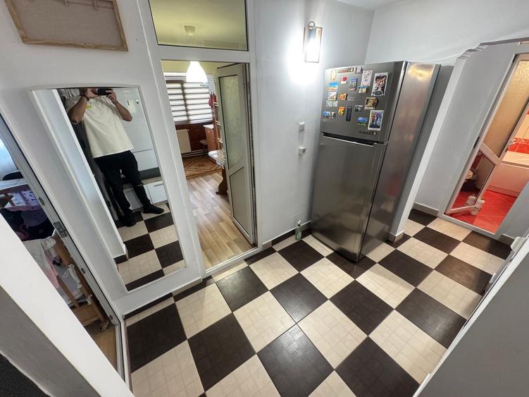 Apartament 2 camere zona Poarta 6 cu Centrala