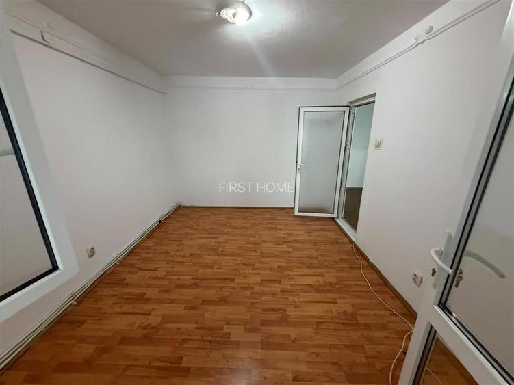 Apartament 2 camere,  58 mp, etaj 3 cu acoperis, zona Scoala 2 - 6