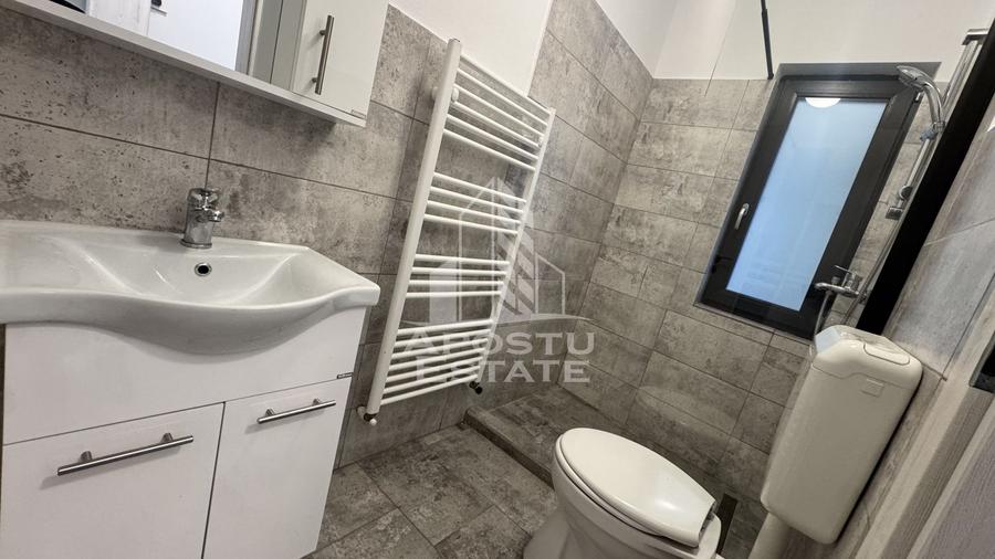 Apartament 3 camere , semidecomandat, zona Lipovei
