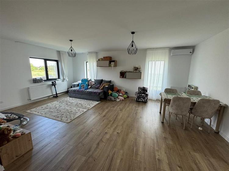 Casa noua, 3 cam, 2 bai, mobilata si utilata,  curte, foisor