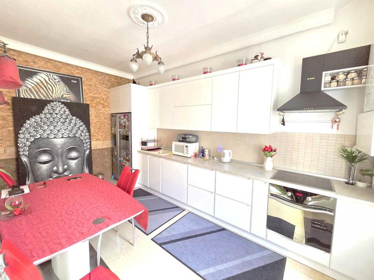 Apartament exclusivist în clădire istorică – 100 mp, 3 camere, Central
