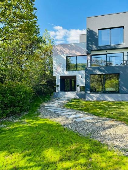 Casă Moderna De Vanzare