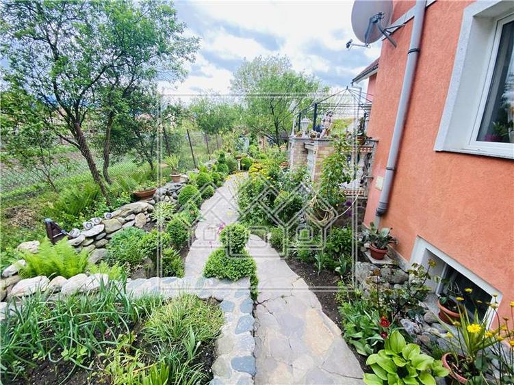 Vila individuala in Avrig - confort lux - 7 camere, 4 bai, 2 balcoane