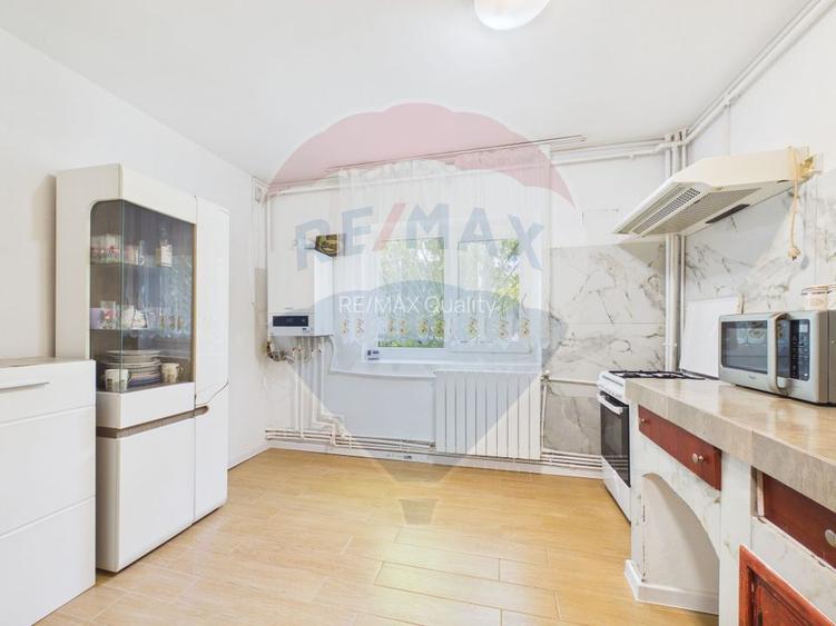 Oportunitate - 2 Apartamente 4 + 2 camere - Zona 13 Septembrie - 21