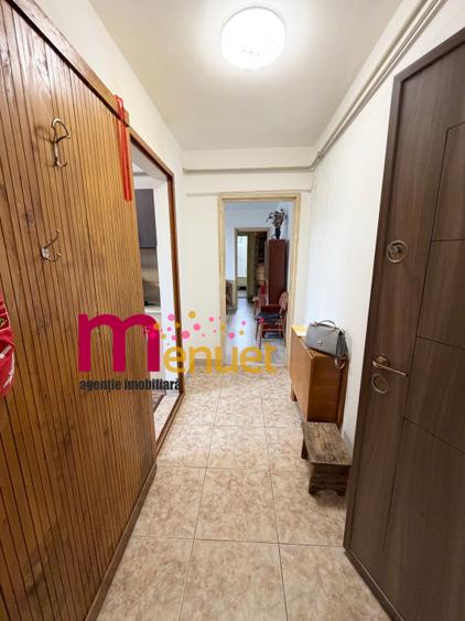 Apartament 3 camere,str.Vitoriei ,etaj 1,garaj si boxa