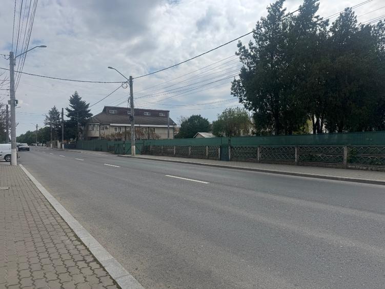INCHIRIEZ /vand teren 4000 mp situat langa bcr